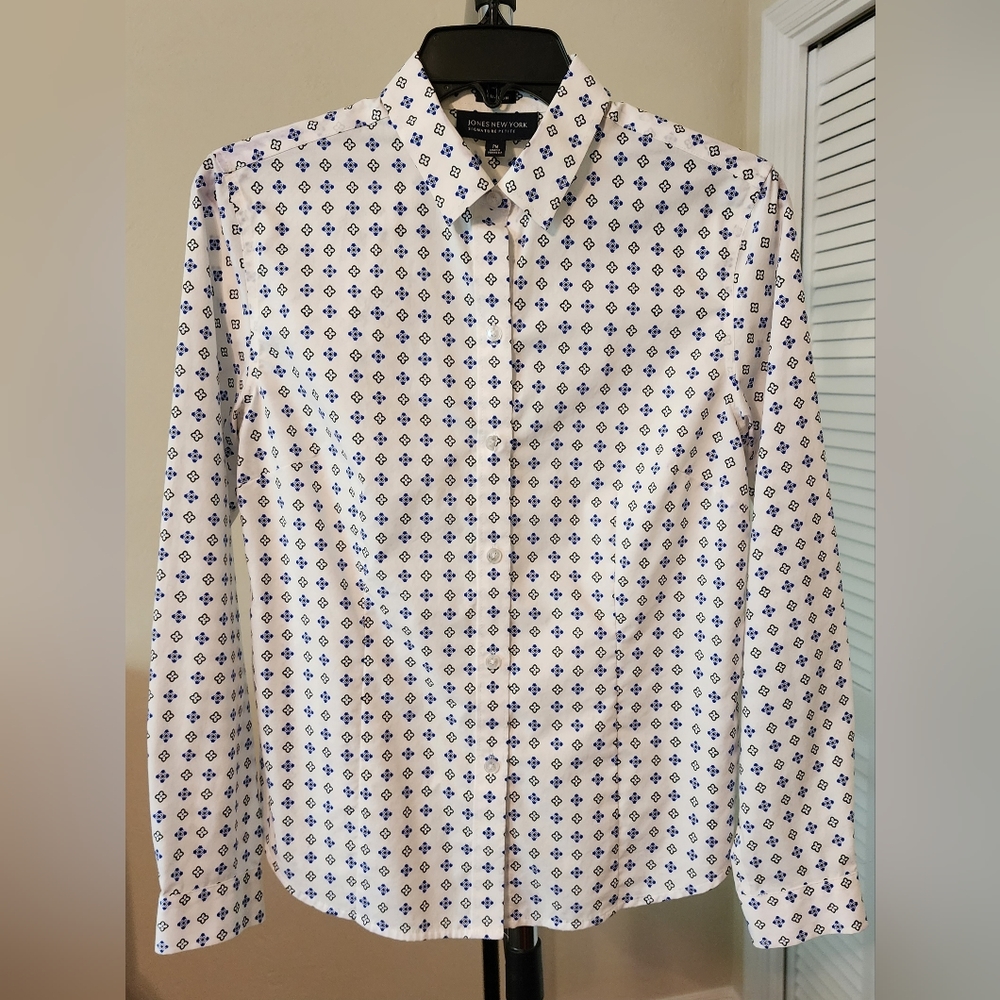 Jones New York Wrinkle Resistant Long Sleeve Button Down Shirt MPetite